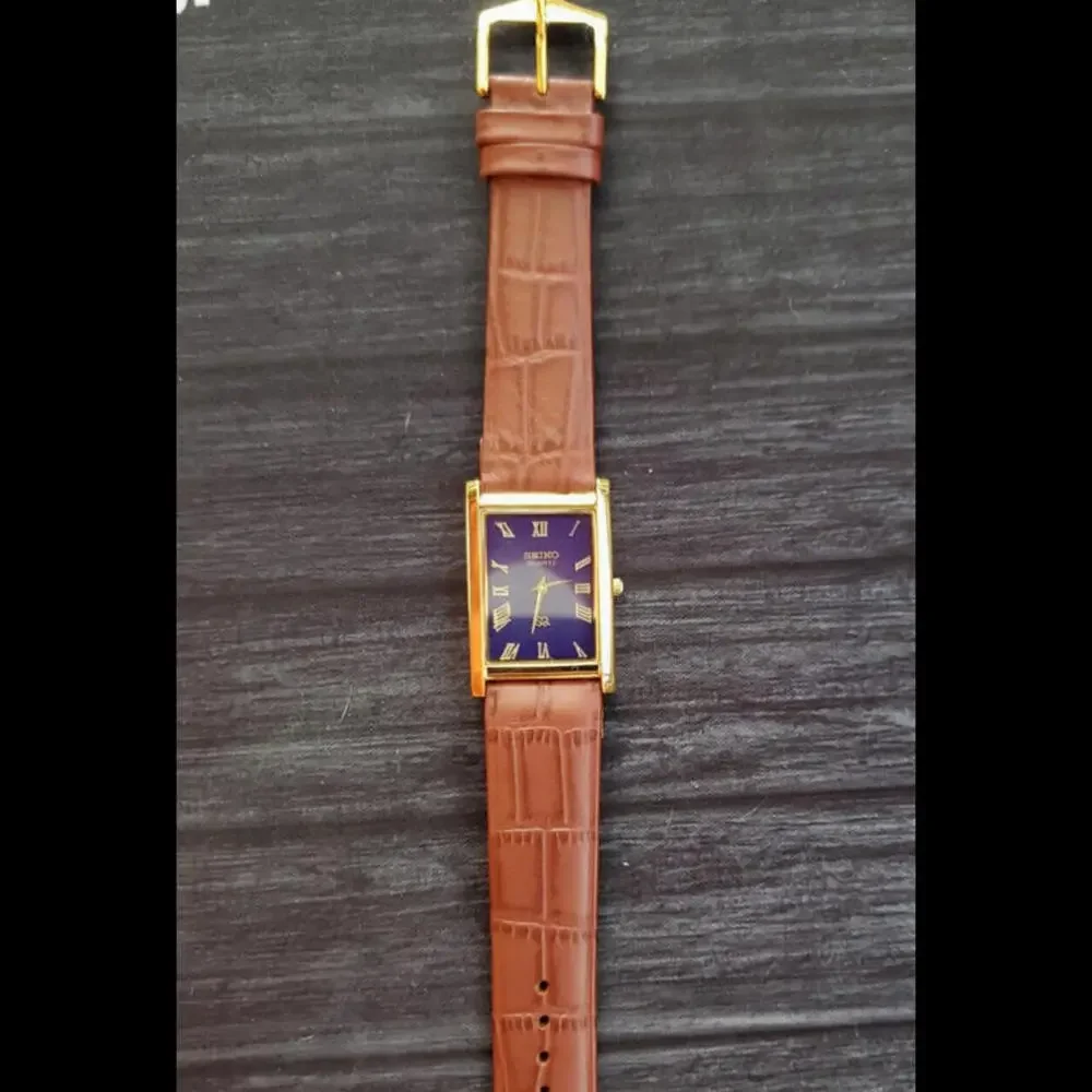 NOS Men's  Slim Seiko Gold Tank Rectangular Blue‎ Dial New Mvt & Batt 🌟 - Picture 3 of 7